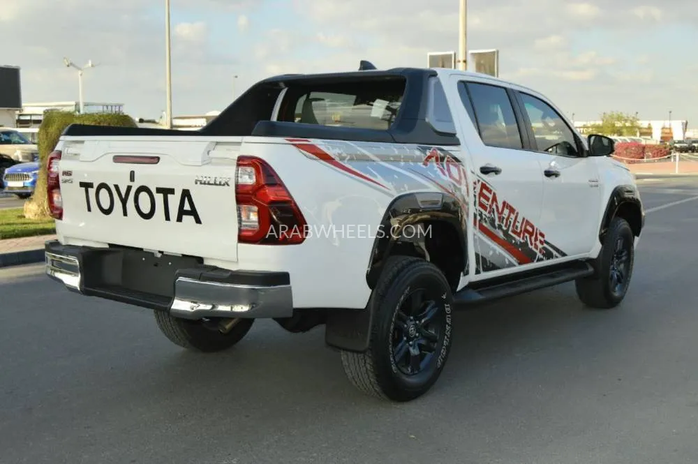 Toyota Hilux 2023 for Sale in Dubai Image-7