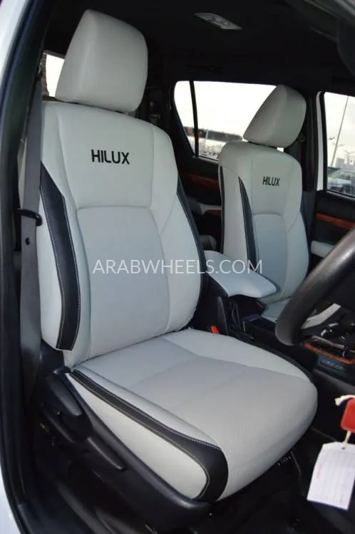 Toyota Hilux 2023 for Sale in Dubai Image-12