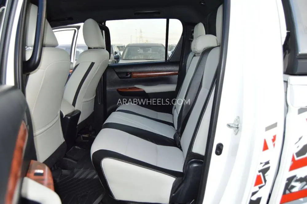 Toyota Hilux 2023 for Sale in Dubai Image-15