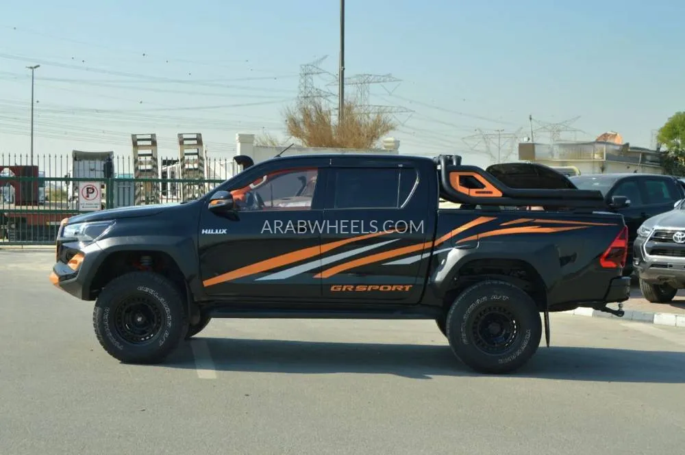 Toyota Hilux 2025 for Sale in Dubai Image-4