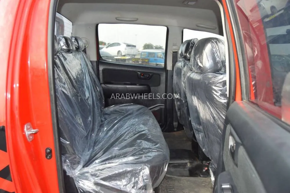 Toyota Hilux 2015 for Sale in Dubai Image-11