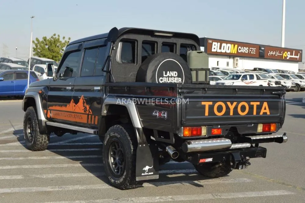 Toyota Land Cruiser 70 Series 2015 for Sale in Dubai Image-7