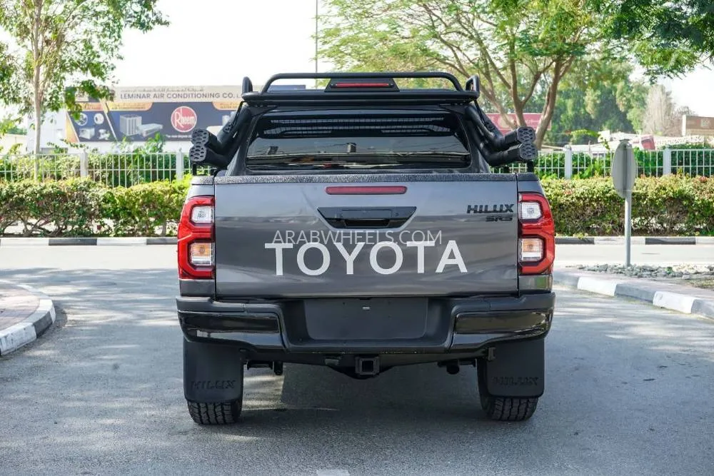 Toyota Hilux 2018 for Sale in Dubai Image-6
