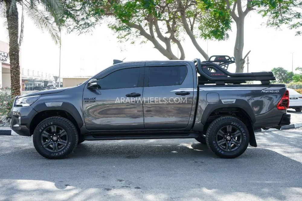 Toyota Hilux 2018 for Sale in Dubai Image-7