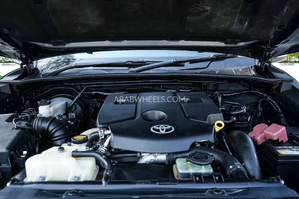 Toyota Hilux 2018 for Sale in Dubai Image-16