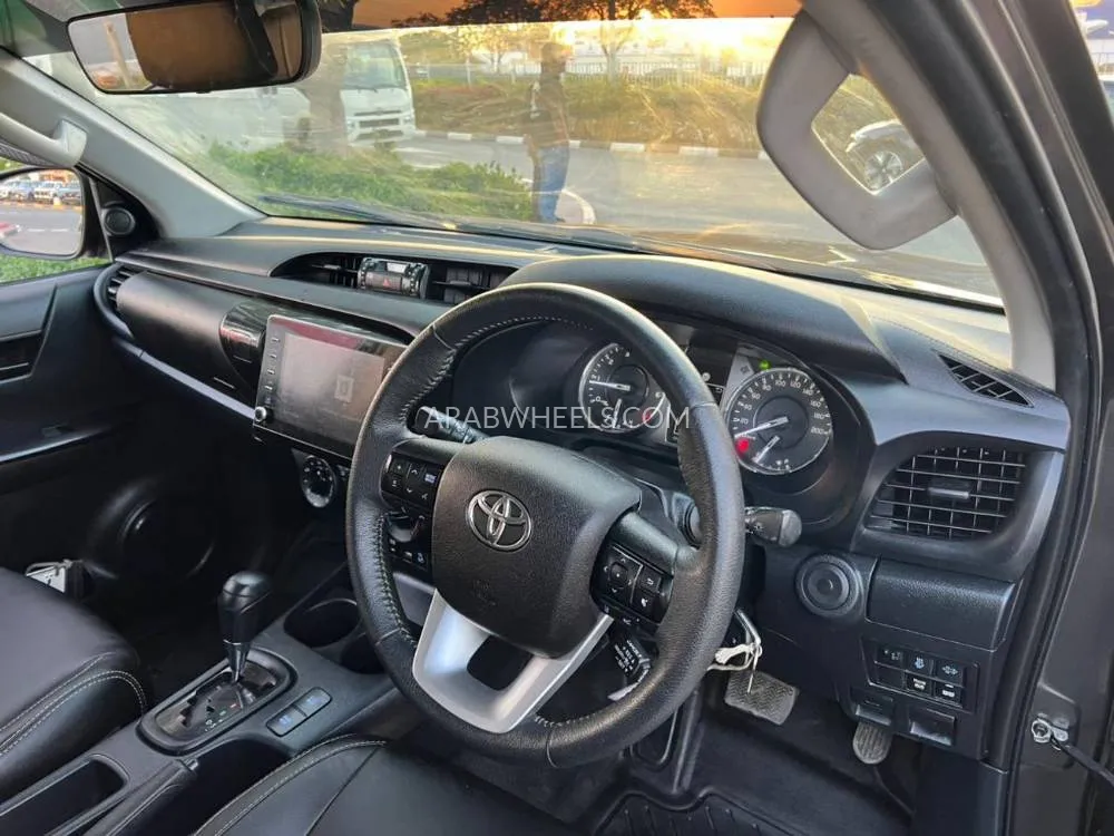 Toyota Hilux 2021 for Sale in Dubai Image-21