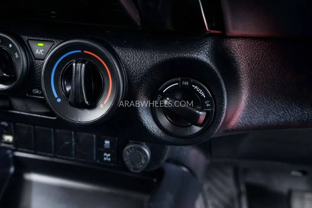 Toyota Hilux 2021 for Sale in Dubai Image-13