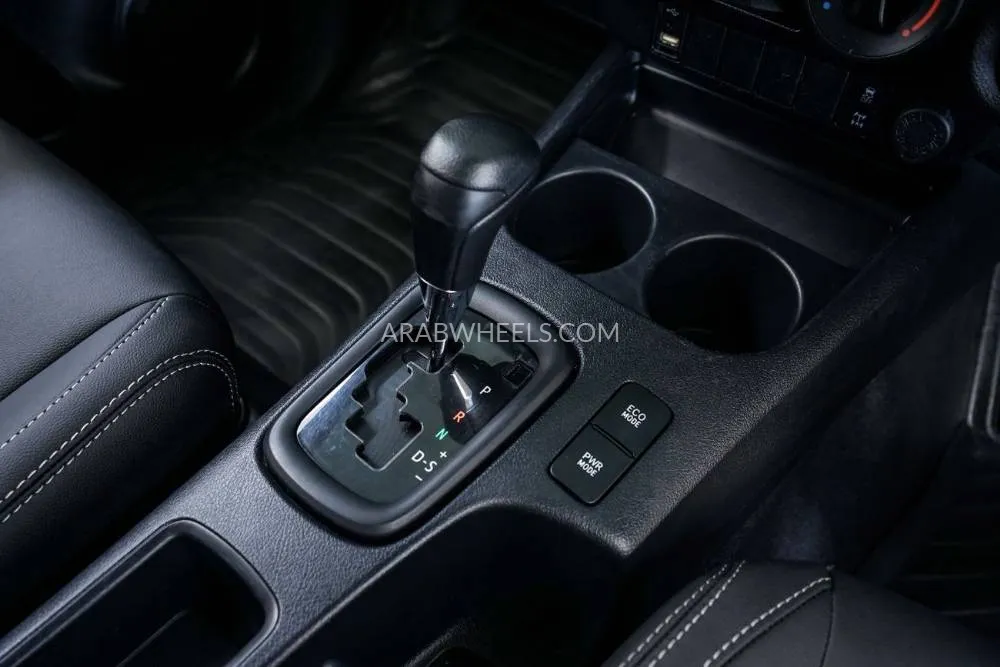 Toyota Hilux 2021 for Sale in Dubai Image-17