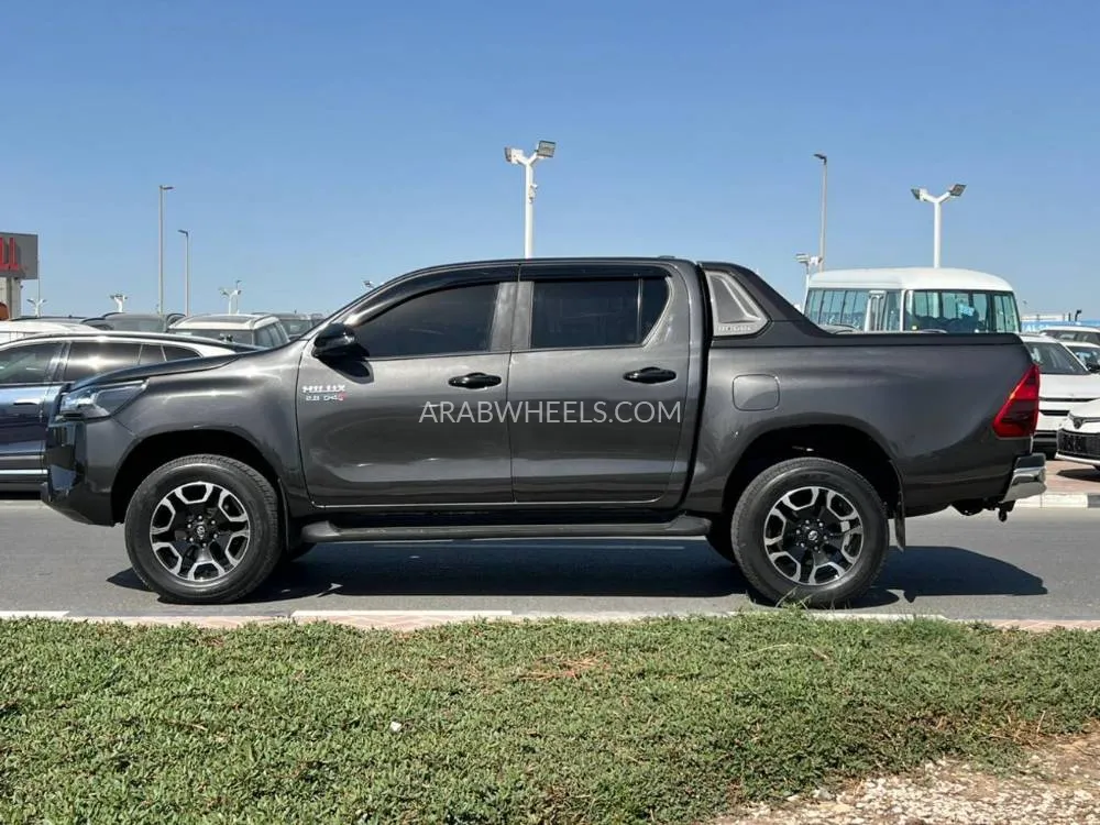 Toyota Hilux 2022 for Sale in Dubai Image-5