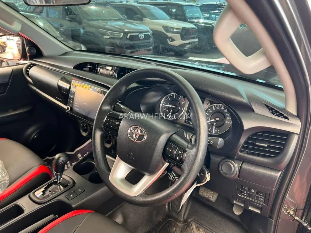 Toyota Hilux 2022 for Sale in Dubai Image-14