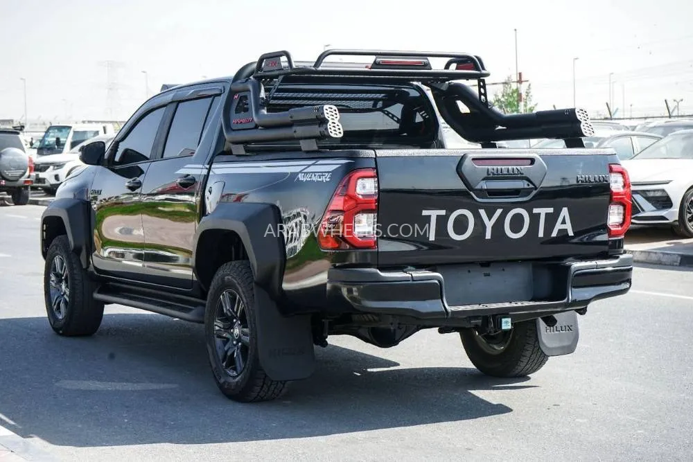 Toyota Hilux 2023 for Sale in Dubai Image-4