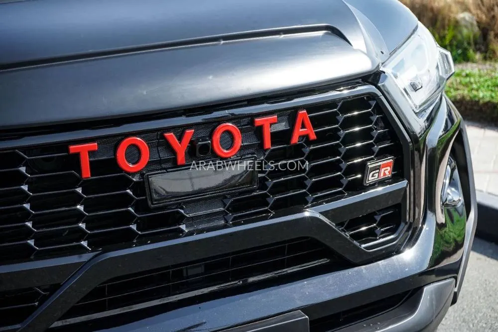 Toyota Hilux 2023 for Sale in Dubai Image-12