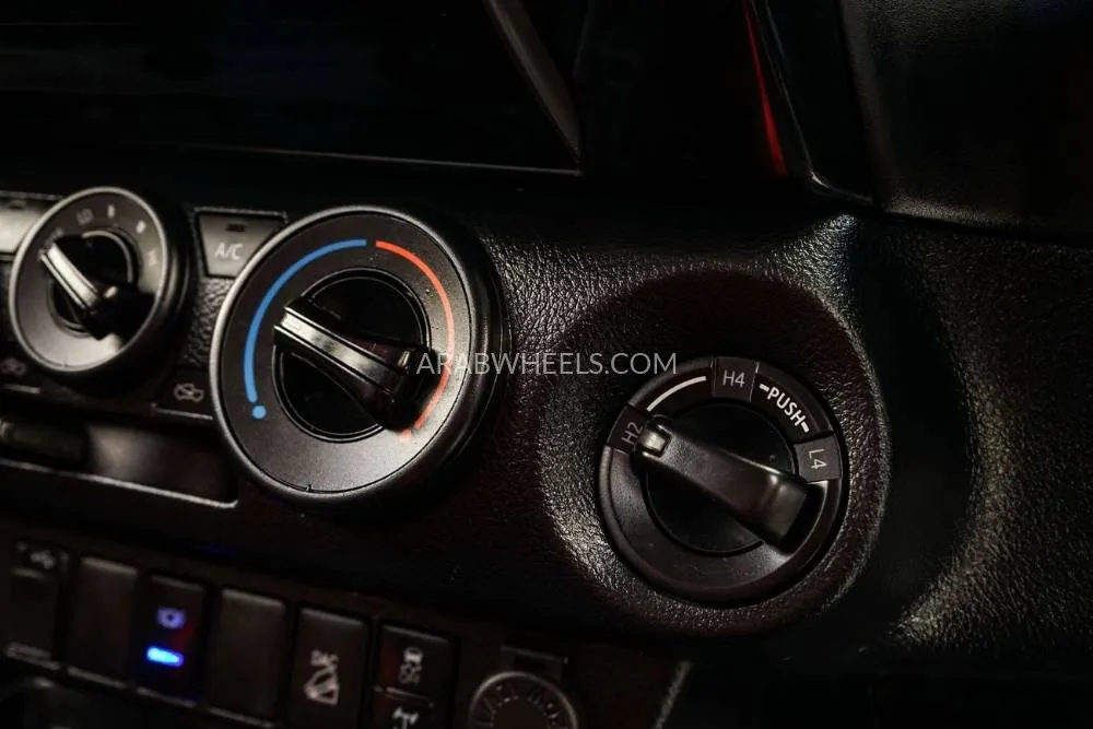Toyota Hilux 2023 for Sale in Dubai Image-14