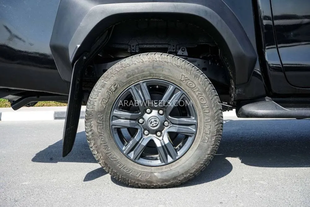 Toyota Hilux 2023 for Sale in Dubai Image-18