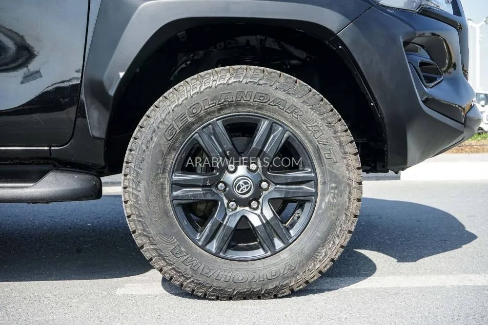 Toyota Hilux 2023 for Sale in Dubai Image-21