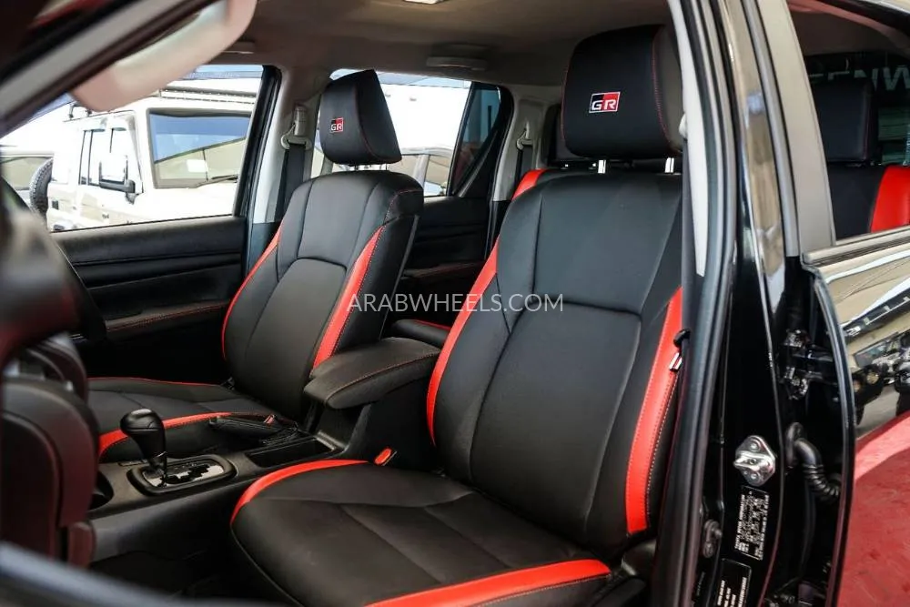 Toyota Hilux 2023 for Sale in Dubai Image-26