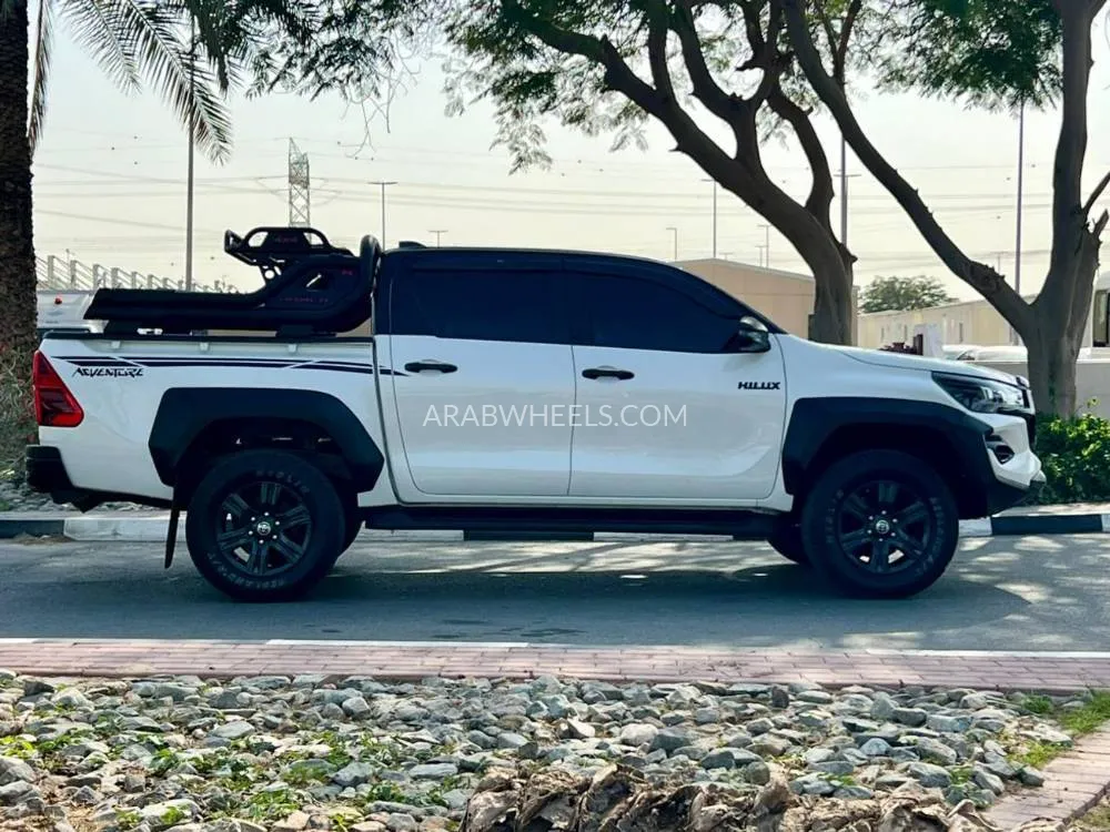 Toyota Hilux 2023 for Sale in Dubai Image-6