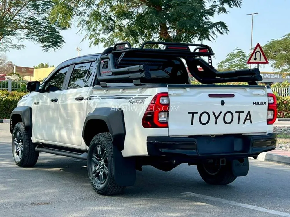Toyota Hilux 2023 for Sale in Dubai Image-7