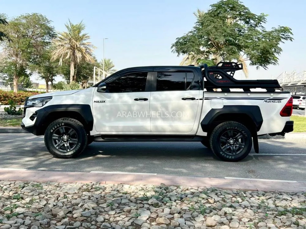 Toyota Hilux 2023 for Sale in Dubai Image-11