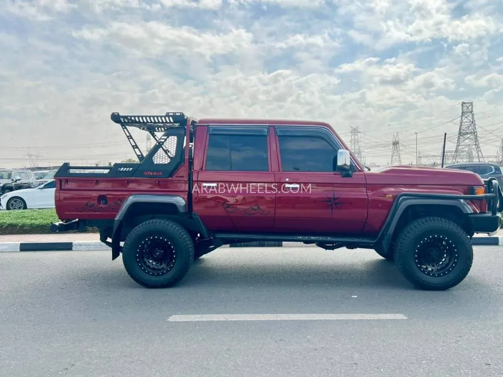 Toyota Land Cruiser 70 Series 2017 for Sale in Dubai Image-7