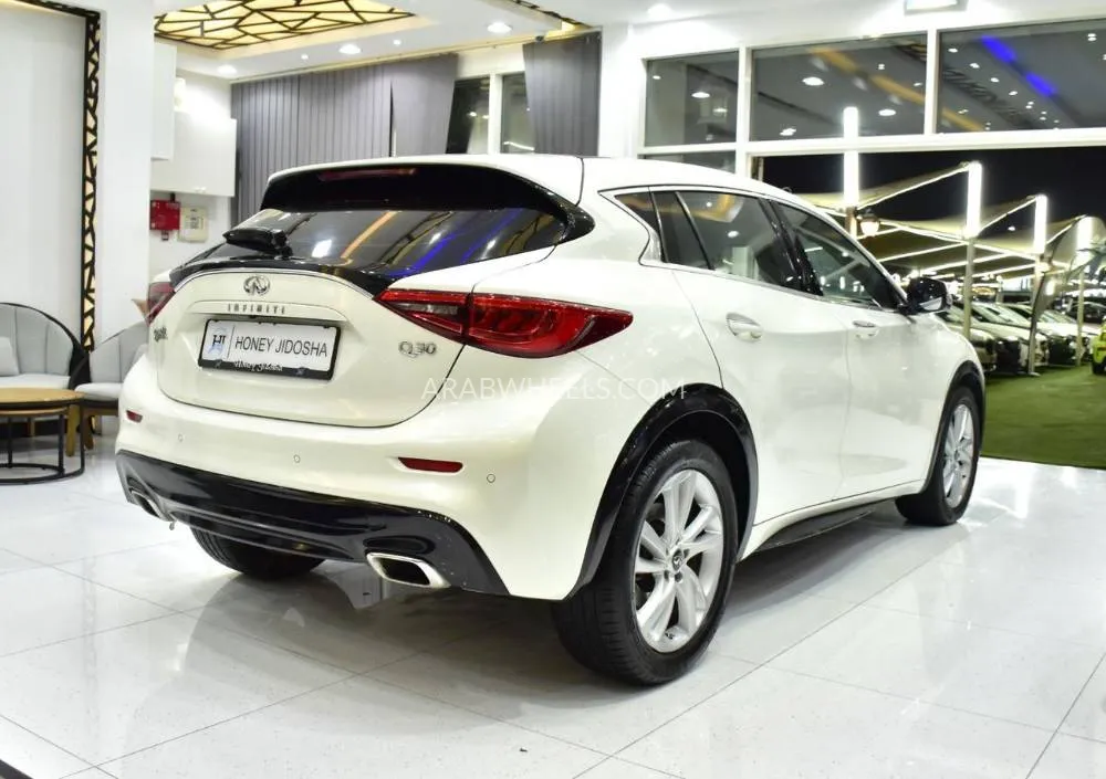 إنفينيتي Q30 2018 for Sale in دبي Image-6