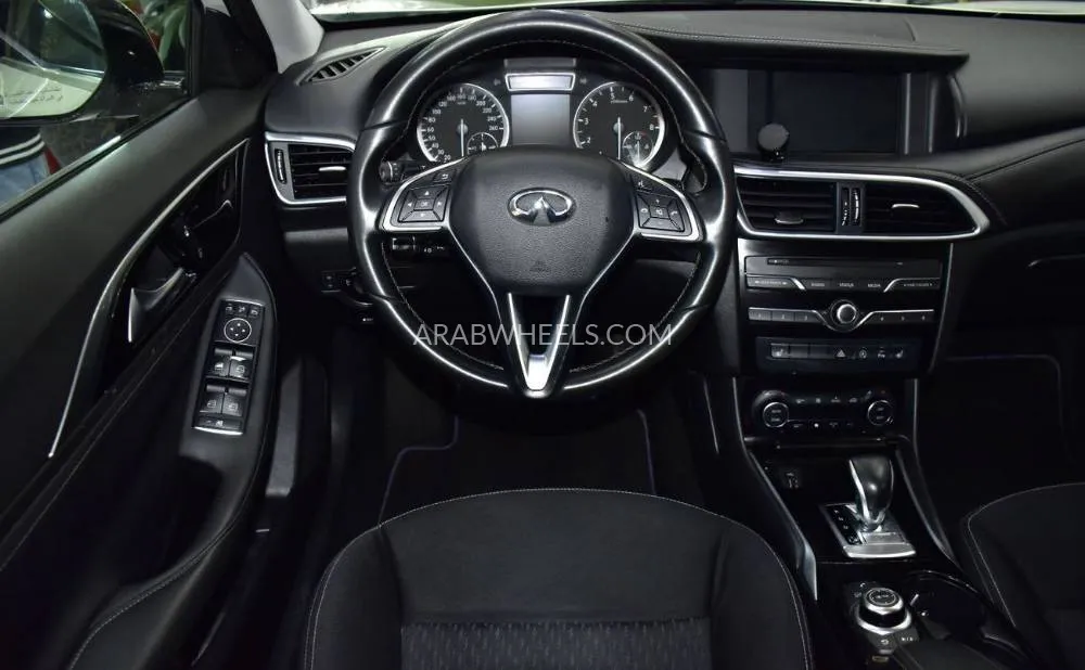 إنفينيتي Q30 2018 for Sale in دبي Image-12