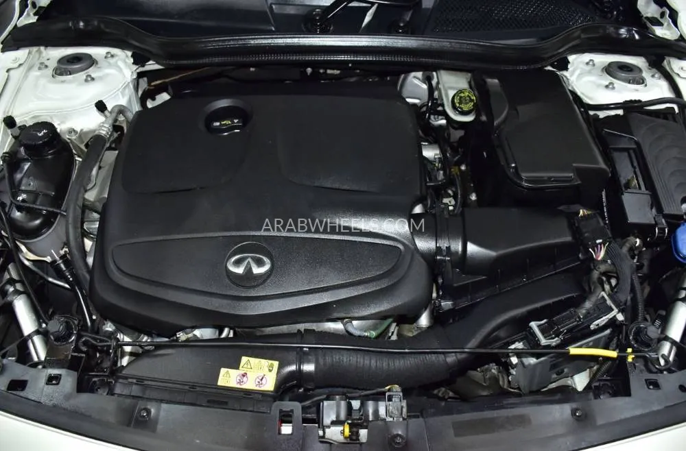 إنفينيتي Q30 2018 for Sale in دبي Image-17