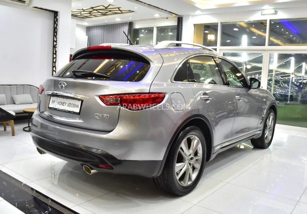 Infiniti QX70 2020 for Sale in Dubai Image-6