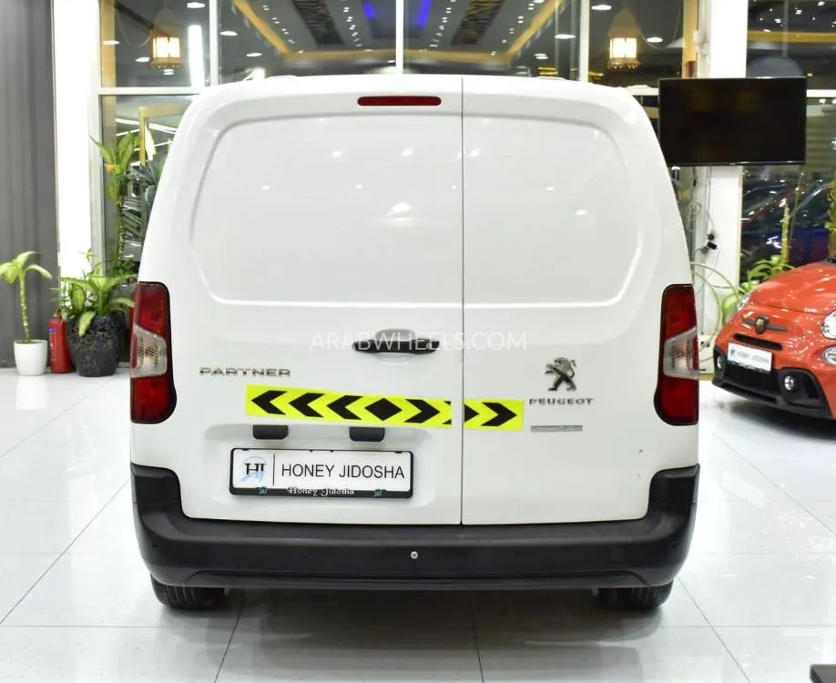 Peugeot Partner 2022 for Sale in Dubai Image-5