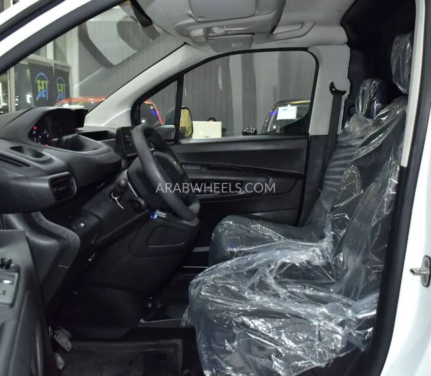 Peugeot Partner 2022 for Sale in Dubai Image-9