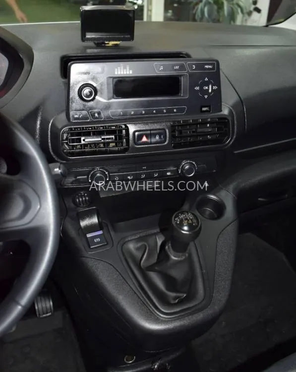 Peugeot Partner 2022 for Sale in Dubai Image-14