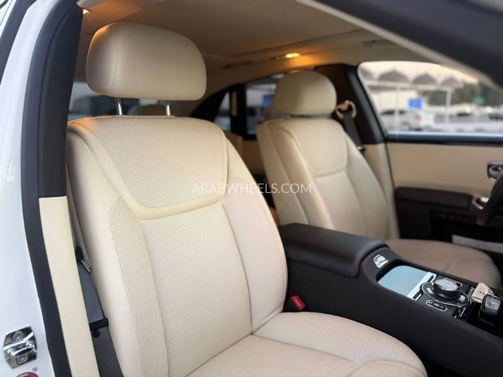 Rolls Royce Ghost 2016 for Sale in Dubai Image-11