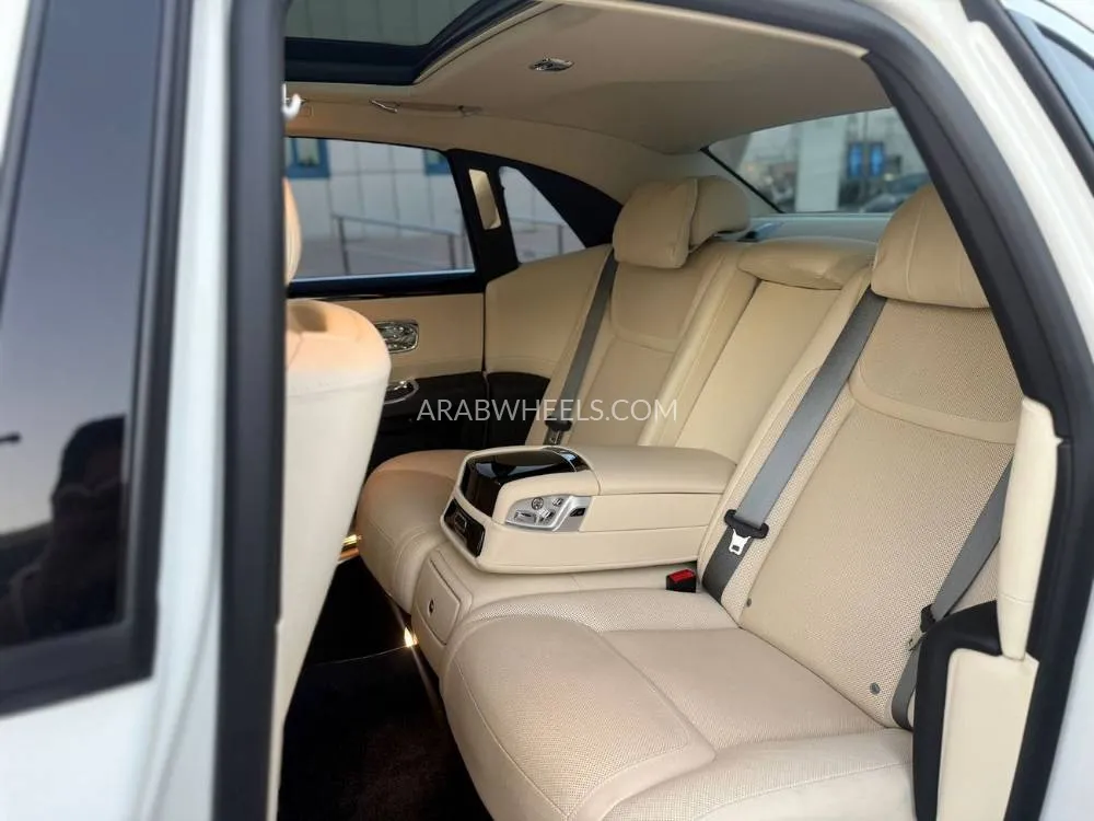 Rolls Royce Ghost 2016 for Sale in Dubai Image-12