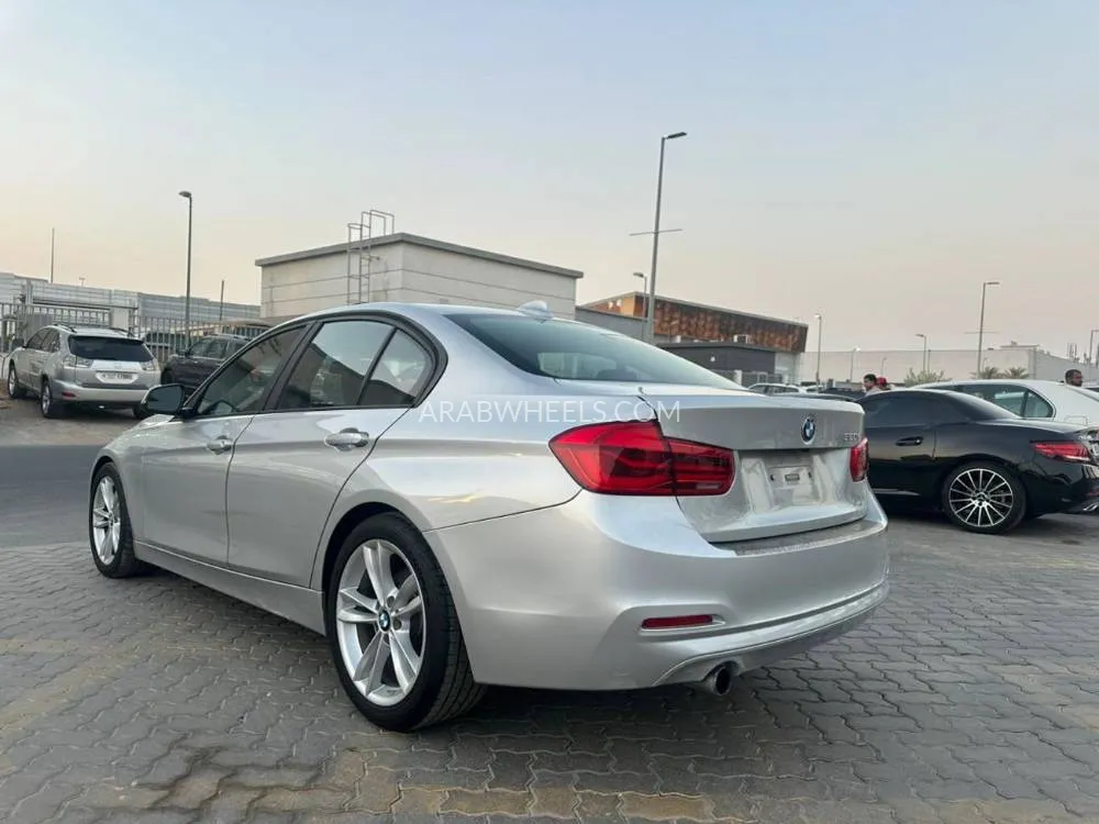 بي إم دبليو الفئة الثالثة 2018 for Sale in الشارقة Image-3
