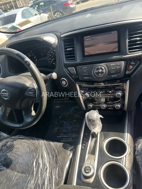 Nissan Pathfinder 2016 for Sale in Ajman Image-9