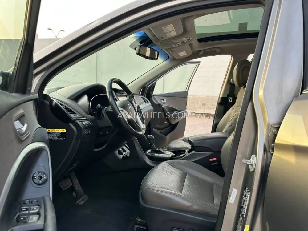 Hyundai Grand Santa Fe 2013 for Sale in Sharjah Image-12