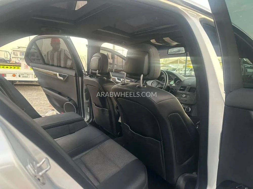 Mercedes Benz C Class 2010 for Sale in Sharjah Image-9