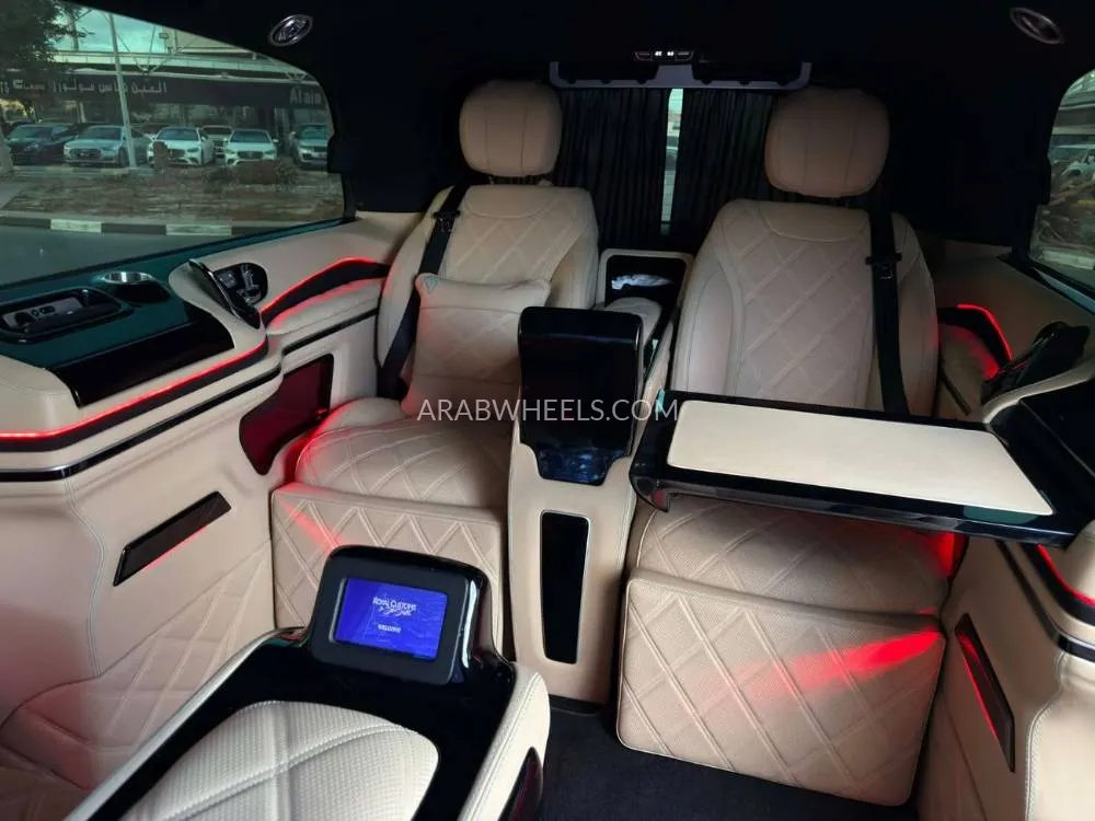 مرسيدس بنز كلاس V 2023 for Sale in دبي Image-8