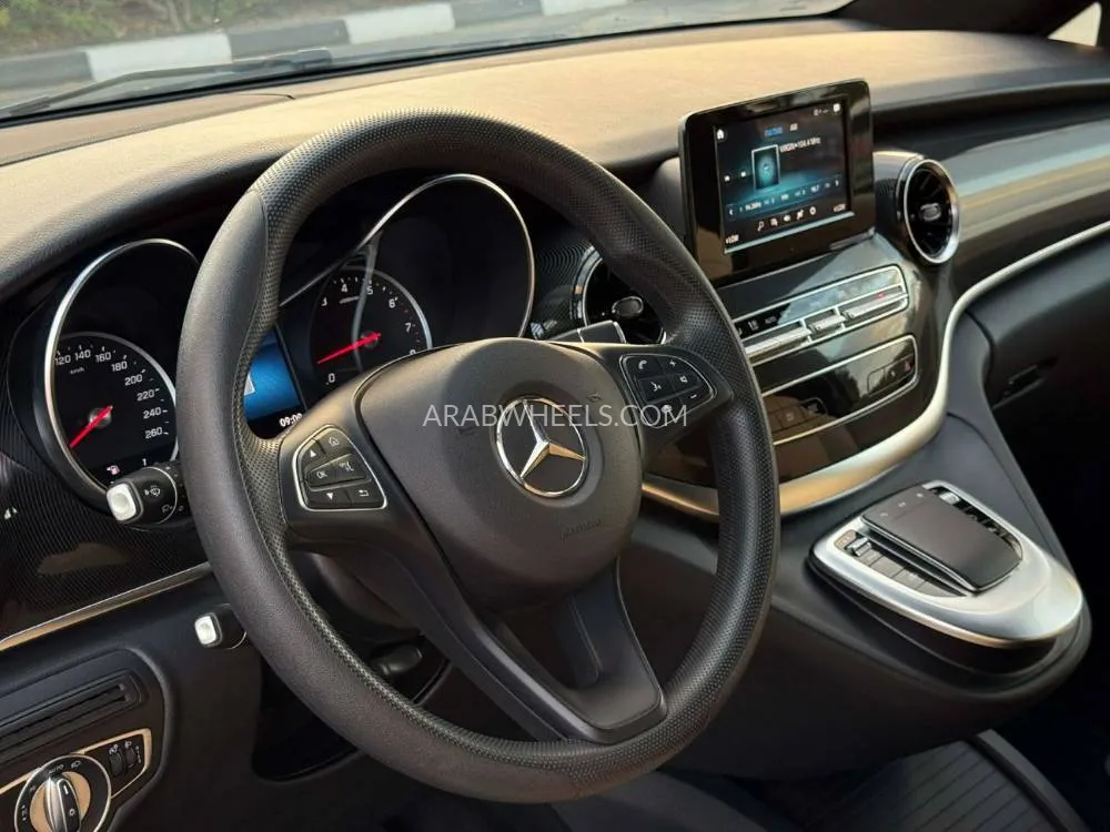 مرسيدس بنز كلاس V 2023 for Sale in دبي Image-9
