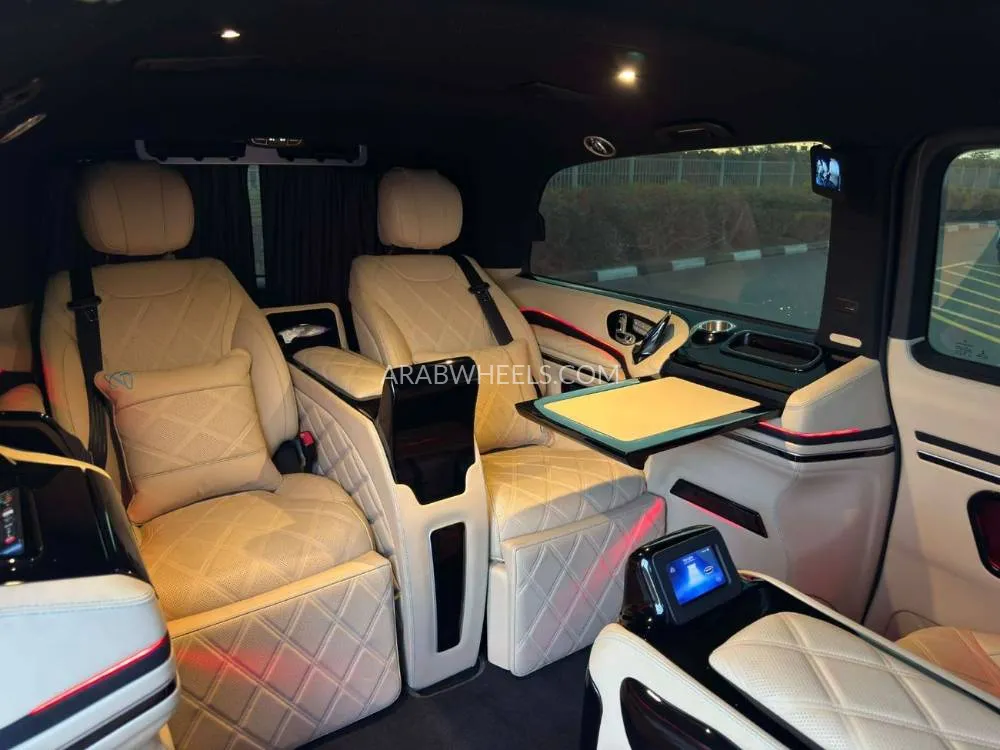 مرسيدس بنز كلاس V 2023 for Sale in دبي Image-14