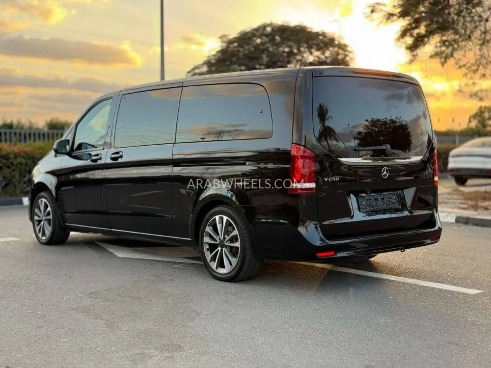 مرسيدس بنز كلاس V 2023 for Sale in دبي Image-20