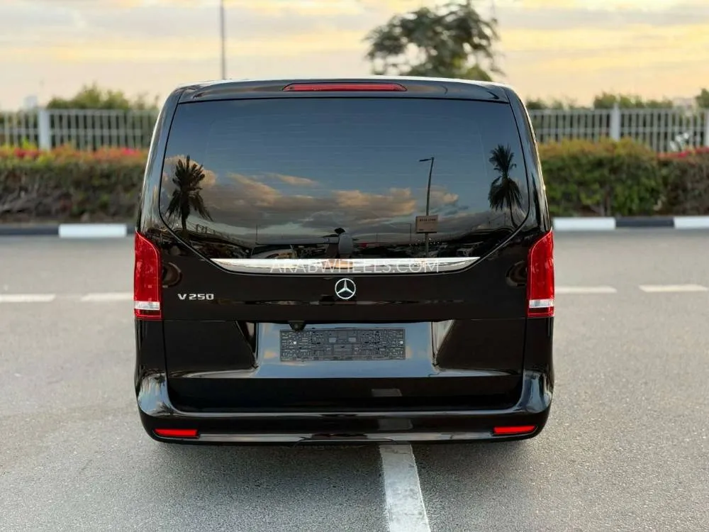 مرسيدس بنز كلاس V 2023 for Sale in دبي Image-21