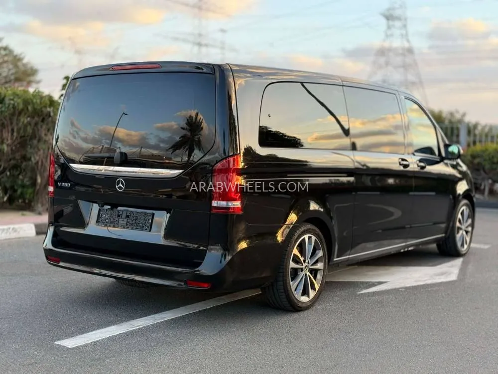 مرسيدس بنز كلاس V 2023 for Sale in دبي Image-22