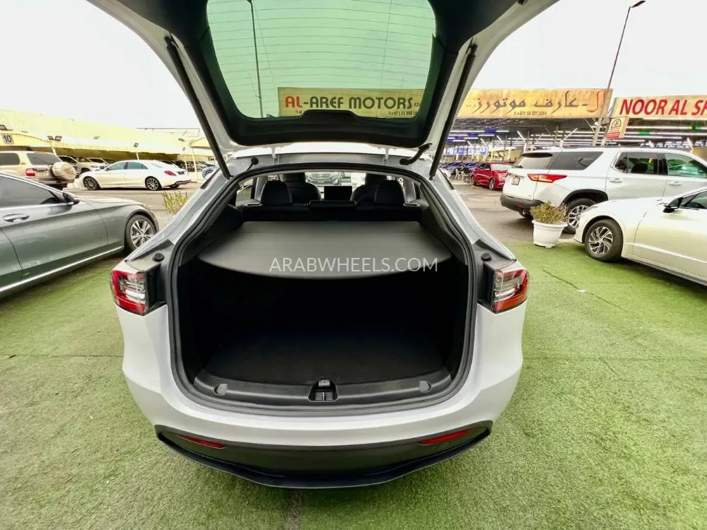 Tesla Model Y 2023 for Sale in Ajman Image-15