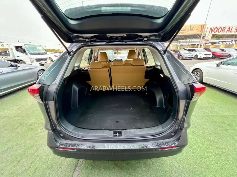 تويوتا راف 4 2024 for Sale in عجمان Image-16