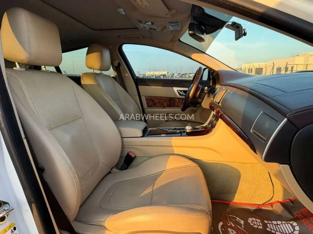 Jaguar XF 2014 for Sale in Sharjah Image-10