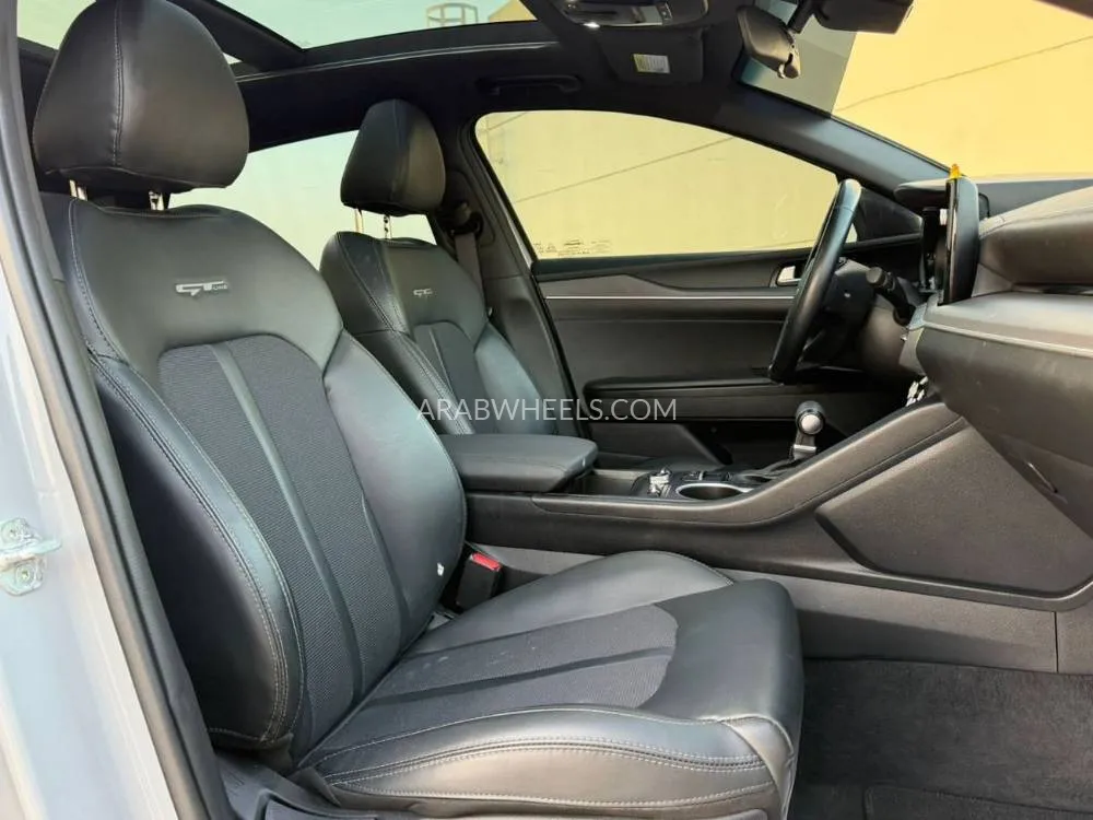 Kia K5 2022 for Sale in Sharjah Image-9