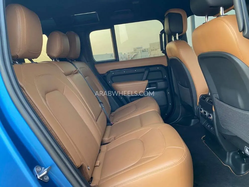 Land Rover Defender 2023 for Sale in Sharjah Image-10