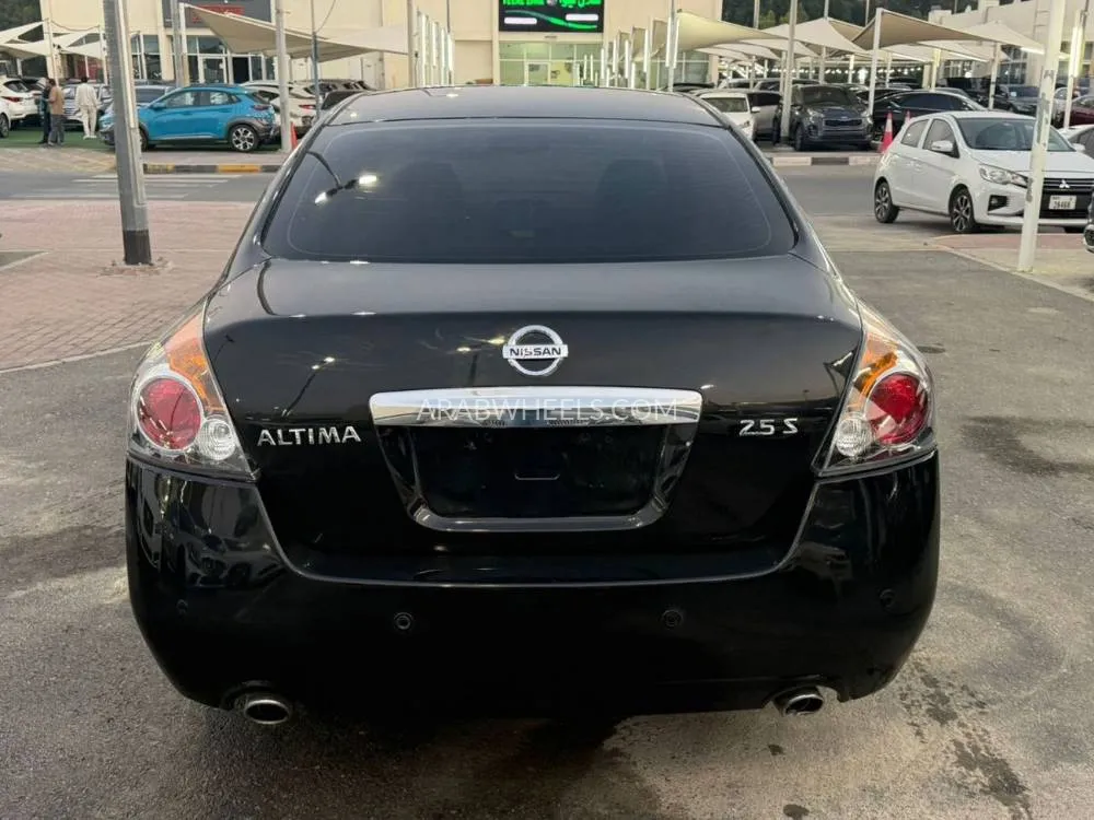 Nissan Altima 2011 for Sale in Sharjah Image-4
