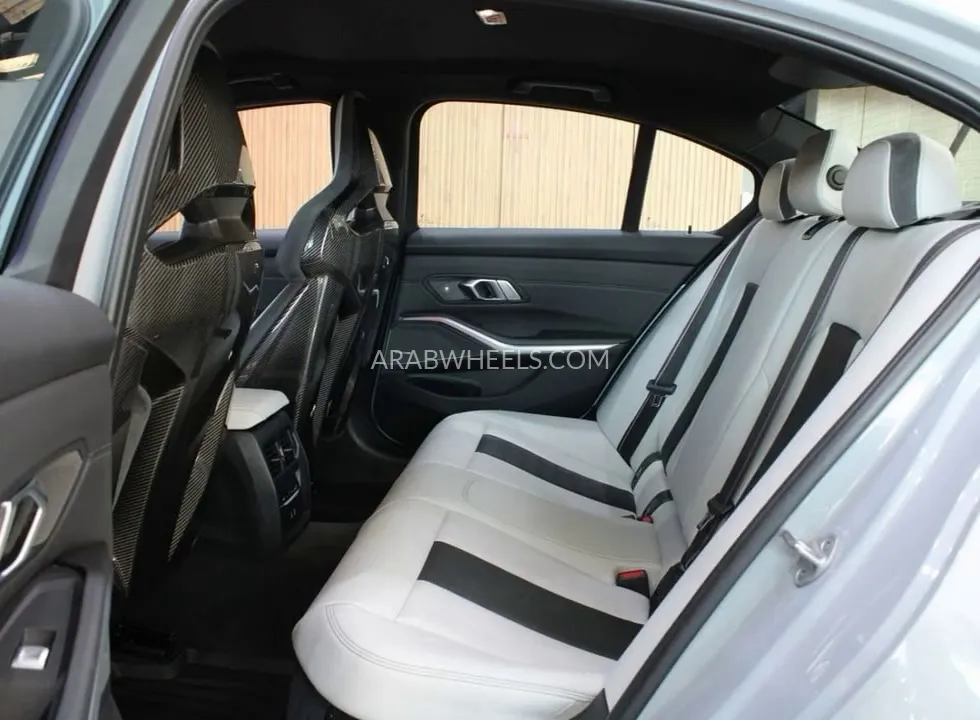 بي إم دبليو الفئة الثالثة 2024 for Sale in دبي Image-7